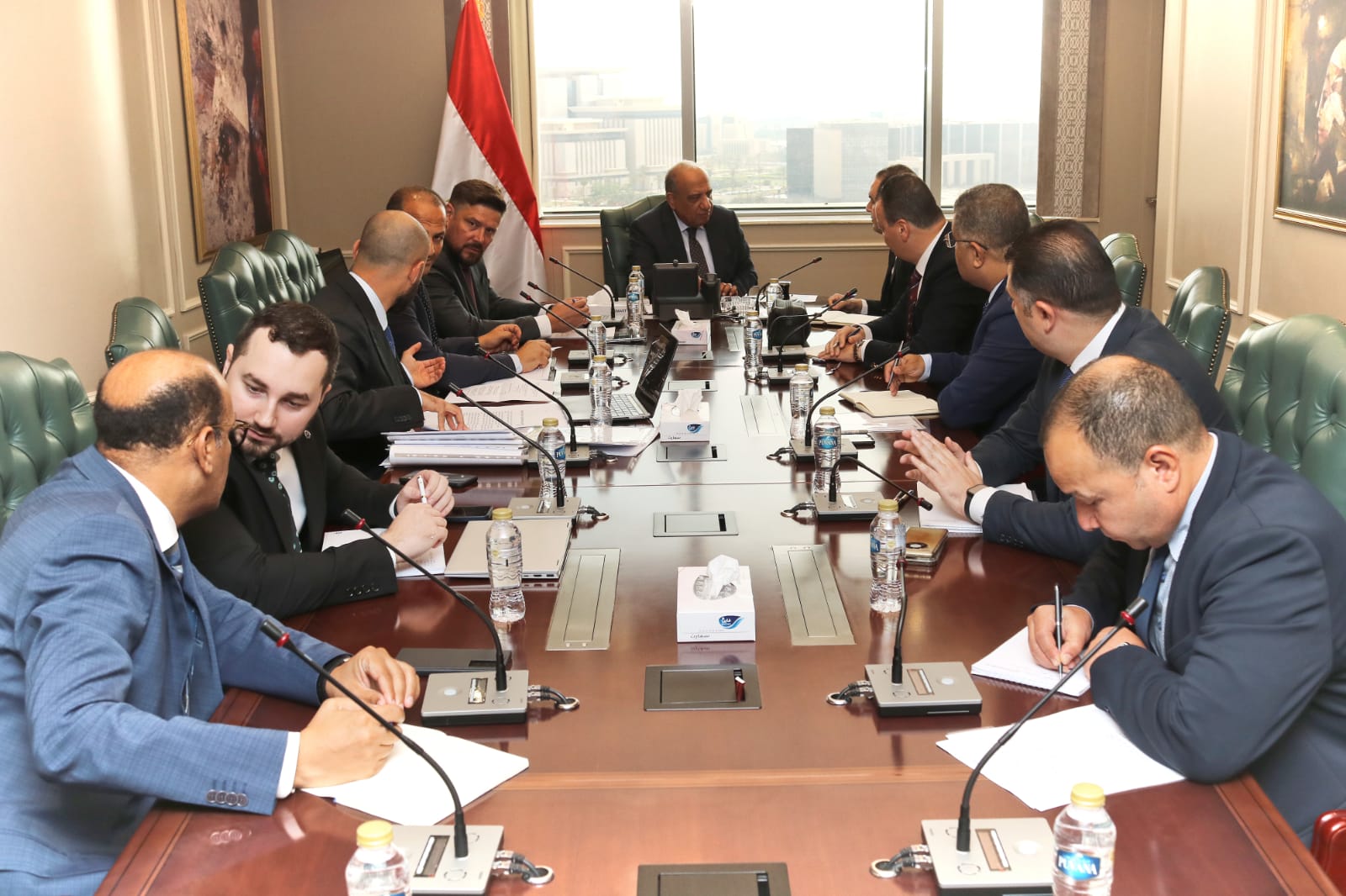 عصمت يبحث توطين الصناعات المغذية للمحطات النووية لتوليد الكهرباء